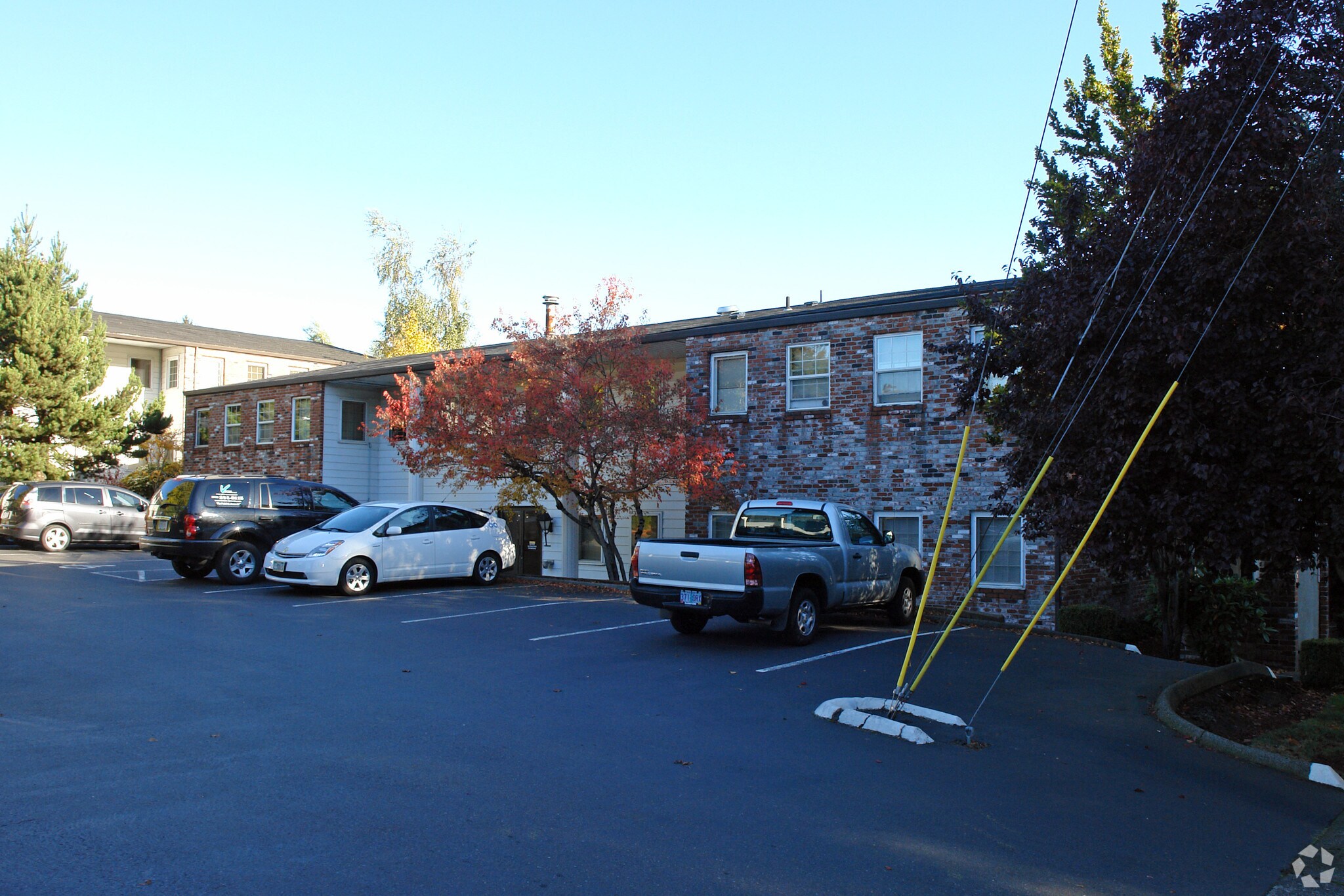 10211 SW Barbur Blvd, Portland, OR 97219 Colonial Office Campus