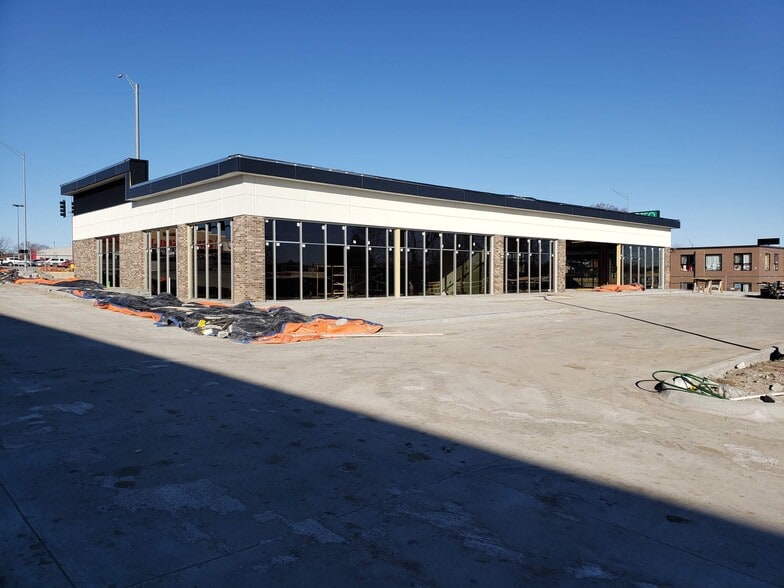 308 N 48th St, Lincoln, NE for lease - Building Photo - Image 2 of 13