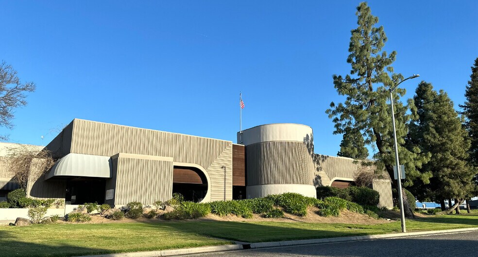 2842 N Business Park Ave, Fresno, CA for lease - Building Photo - Image 1 of 15