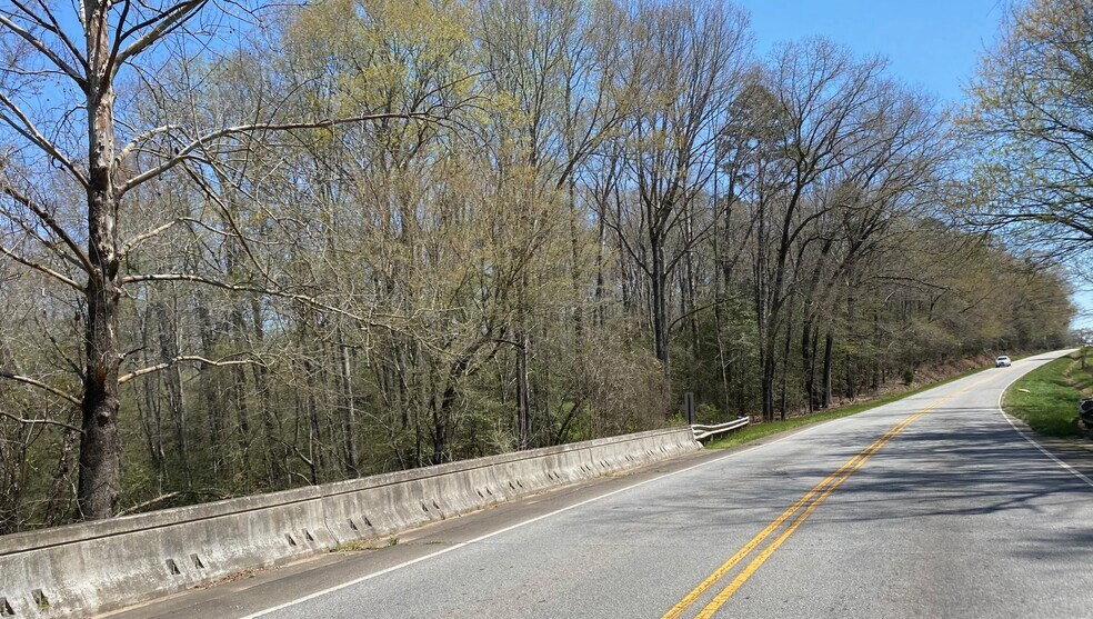 531 Broadway School Rd, Belton, SC 29627