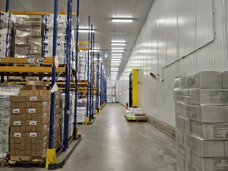 Industrial in SAINT-OUEN-L'AUMONE for lease - Building Photo - Image 3 of 7