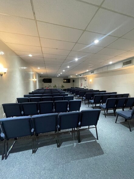 13020 NE 8th Ave, Miami, FL for lease - Building Photo - Image 2 of 15