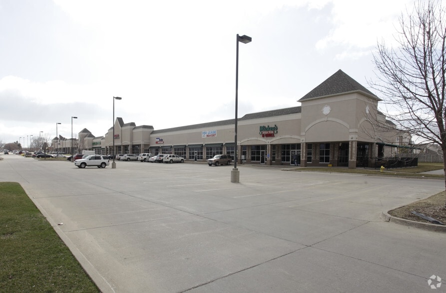 50-190 SE Laurel St, Waukee, IA for lease - Building Photo - Image 3 of 5