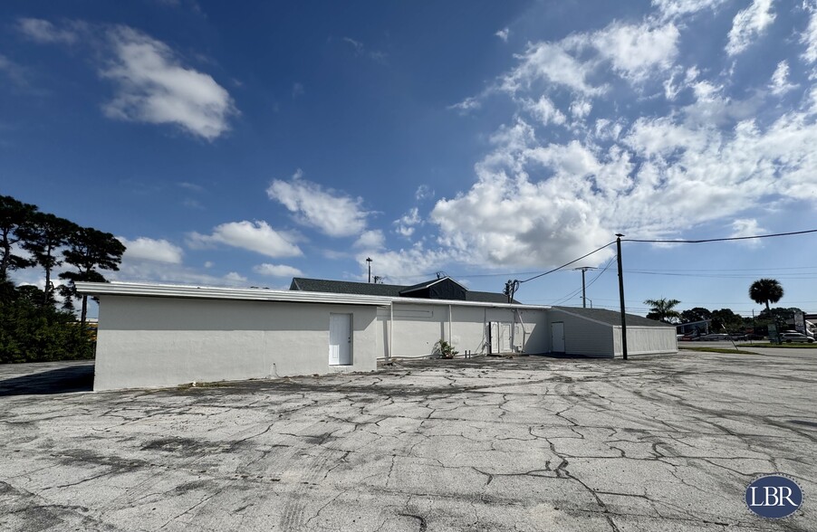 2625 N Courtenay Pky, Merritt Island, FL for lease - Building Photo - Image 3 of 11