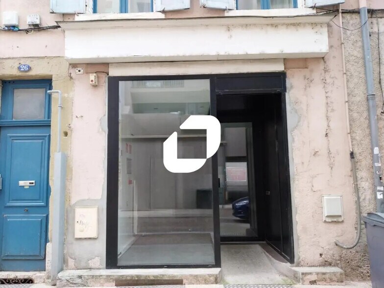 Retail in Voiron for lease - Building Photo - Image 1 of 7