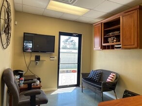 11700 Jacksboro Hwy, Fort Worth, TX for lease Building Photo- Image 2 of 8