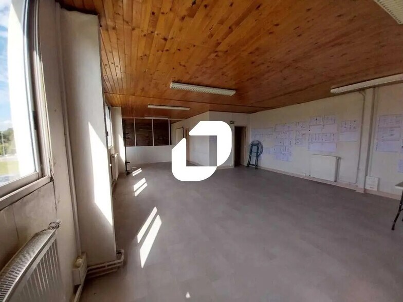 Office in BOISSY-L'AILLERIE for lease - Interior Photo - Image 3 of 9