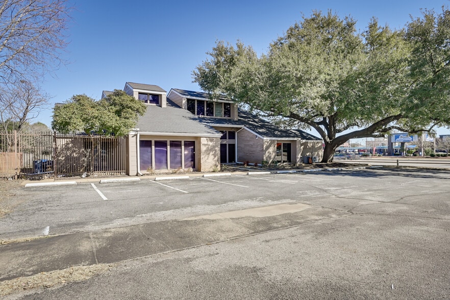 1400 N Cooper St, Arlington, TX for lease - Primary Photo - Image 1 of 13