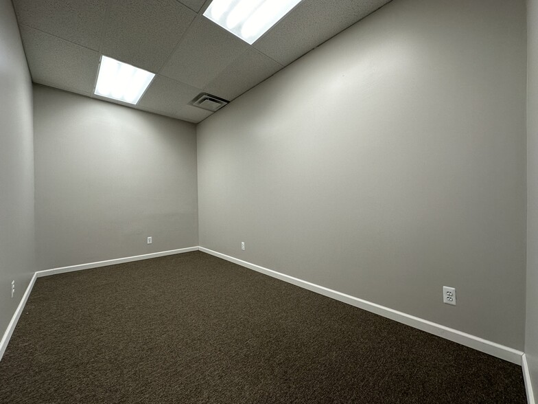 5910-5916 S Main St, Clarkston, MI for lease - Interior Photo - Image 3 of 8