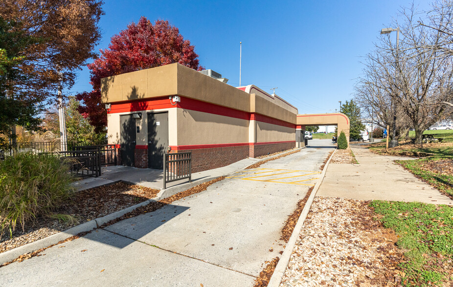 2901 Candlers Mountain Rd, Lynchburg, VA for sale - Building Photo - Image 3 of 53