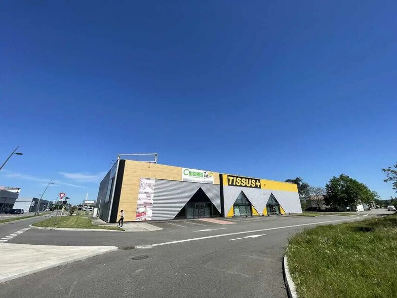 Retail in Portet-sur-Garonne for lease - Building Photo - Image 2 of 4