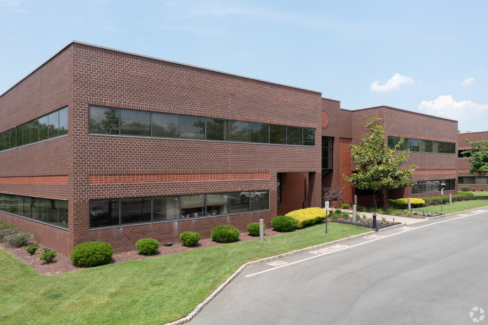 960 Holmdel Rd, Holmdel, NJ 07733 - Holmdel Executive Center | LoopNet