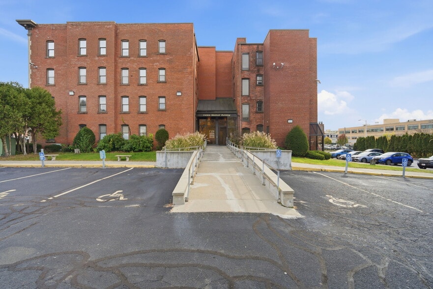 222 Carew St, Springfield, MA for lease - Building Photo - Image 2 of 23