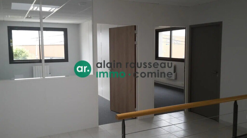 Location Bureaux 137 m² - Photo 1