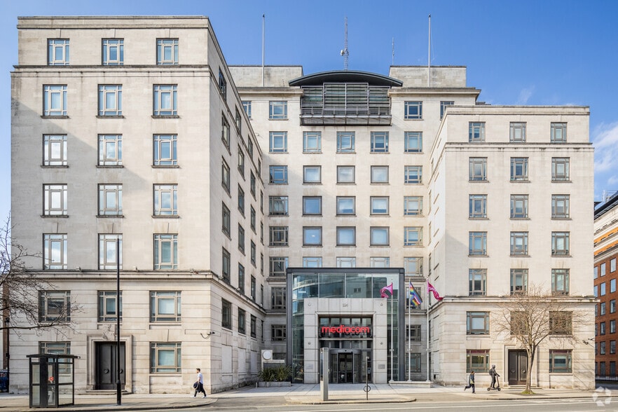 124 Theobalds Rd, London for lease - Primary Photo - Image 1 of 4