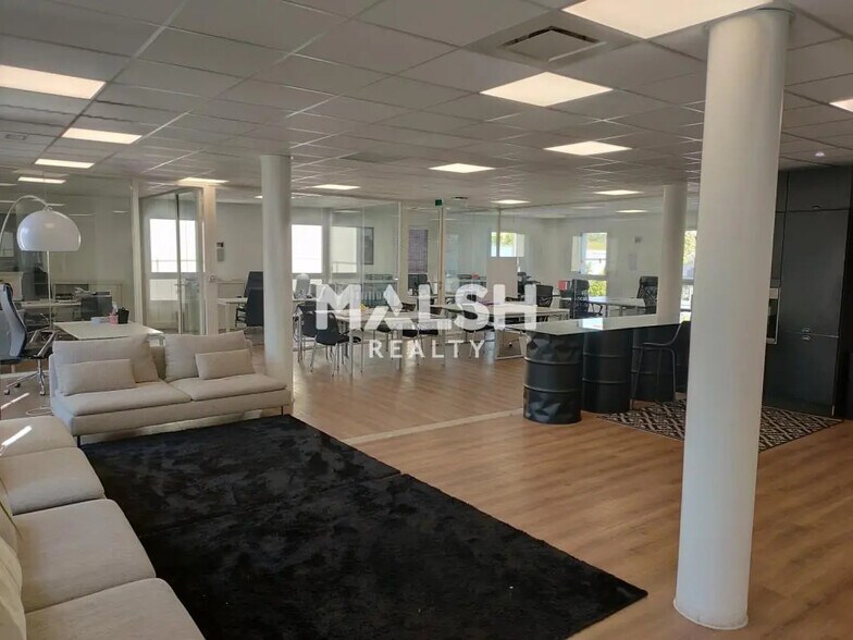 Office in Dardilly for lease - Interior Photo - Image 2 of 7