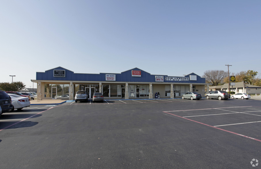 333 NW Renfro St, Burleson, TX for lease - Building Photo - Image 1 of 2