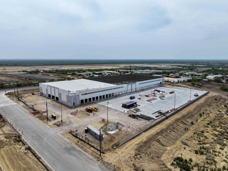 102 Tottenham Dr., Laredo, TX for lease - Building Photo - Image 1 of 3