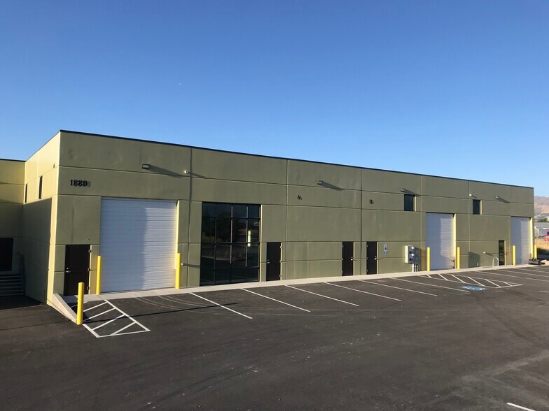 1868 W 1040 S, Salt Lake City, UT for lease - Building Photo - Image 1 of 3