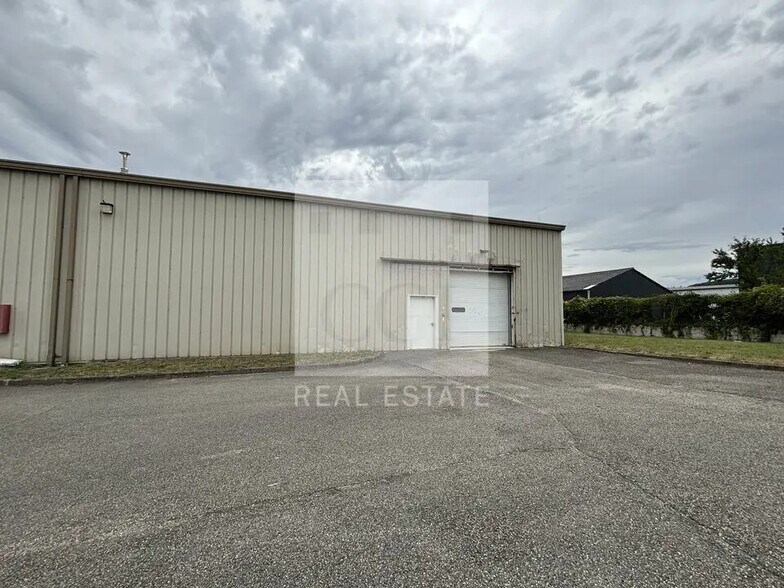 Flex in Beynost for lease - Building Photo - Image 1 of 7