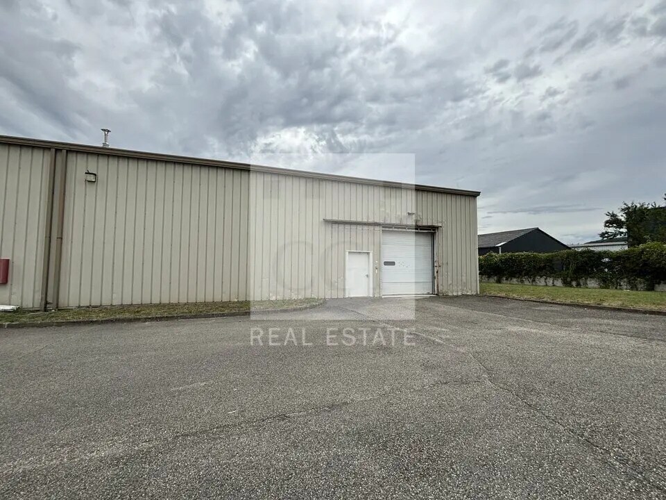 Flex in Beynost for lease Building Photo- Image 1 of 8