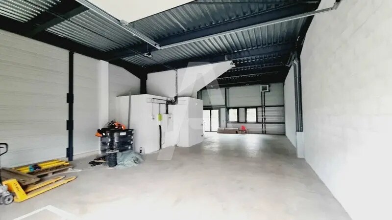 Location Local d'activités 342 m² - Photo 1