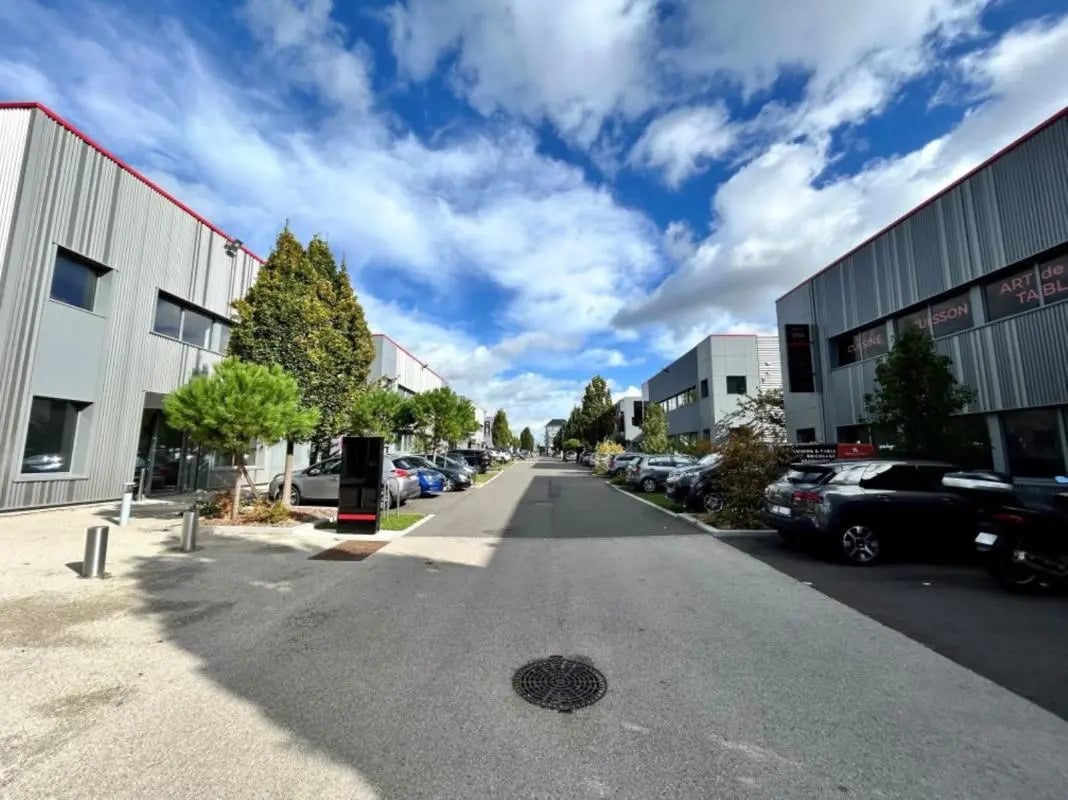 Flex in Le Blanc-Mesnil for lease Building Photo- Image 1 of 18