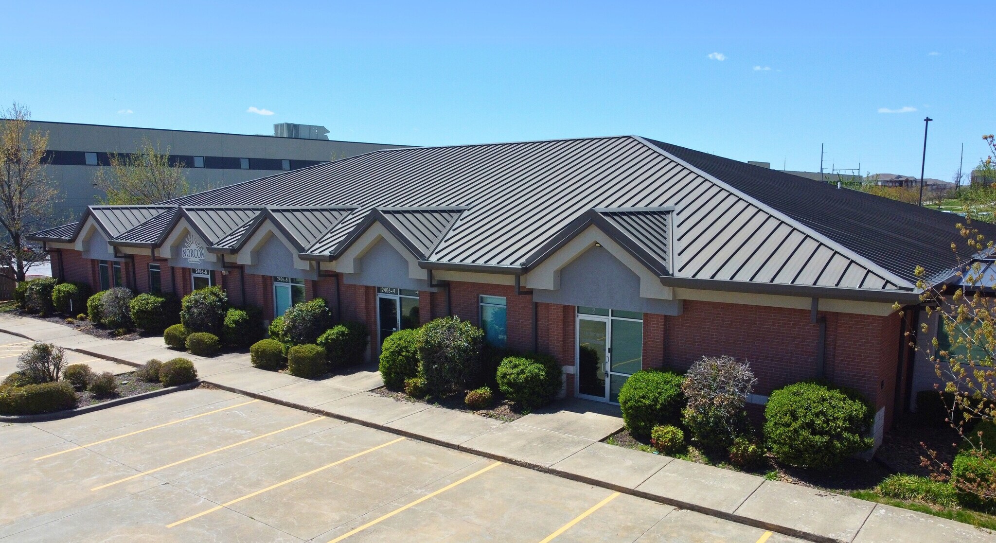 2406 SE Cottonwood St, Bentonville, AR for lease Building Photo- Image 1 of 13