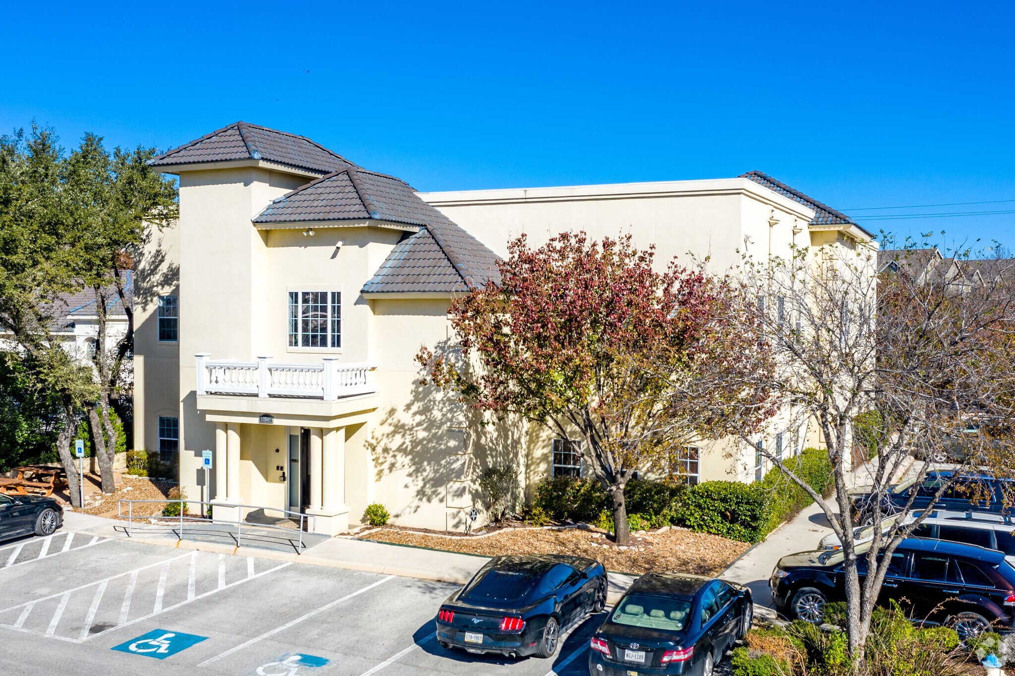 18838 Stone Oak Pky, San Antonio, TX 78258 Crystal Building