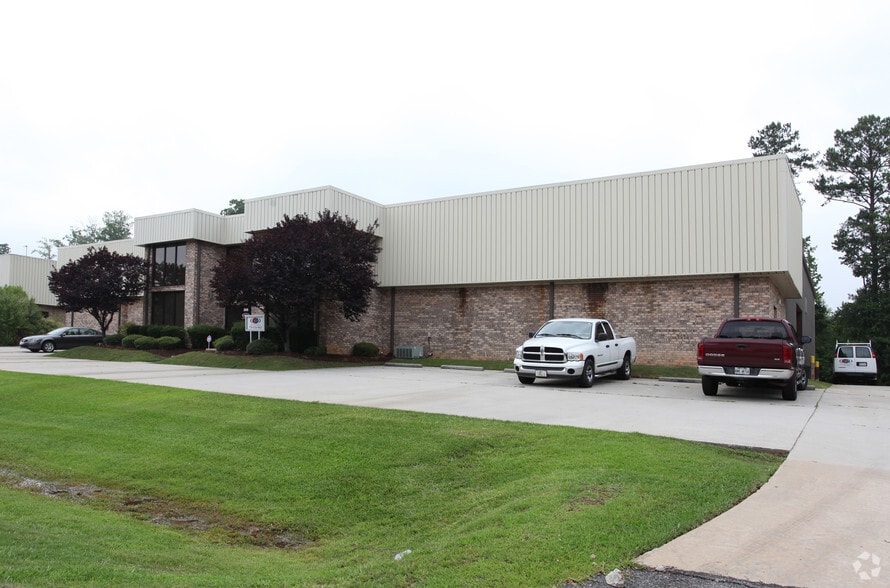 205 Andrew Dr, Stockbridge, GA for lease - Primary Photo - Image 1 of 6