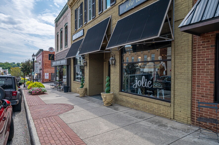 33 N Main St, Belmont, NC for sale - Building Photo - Image 2 of 14