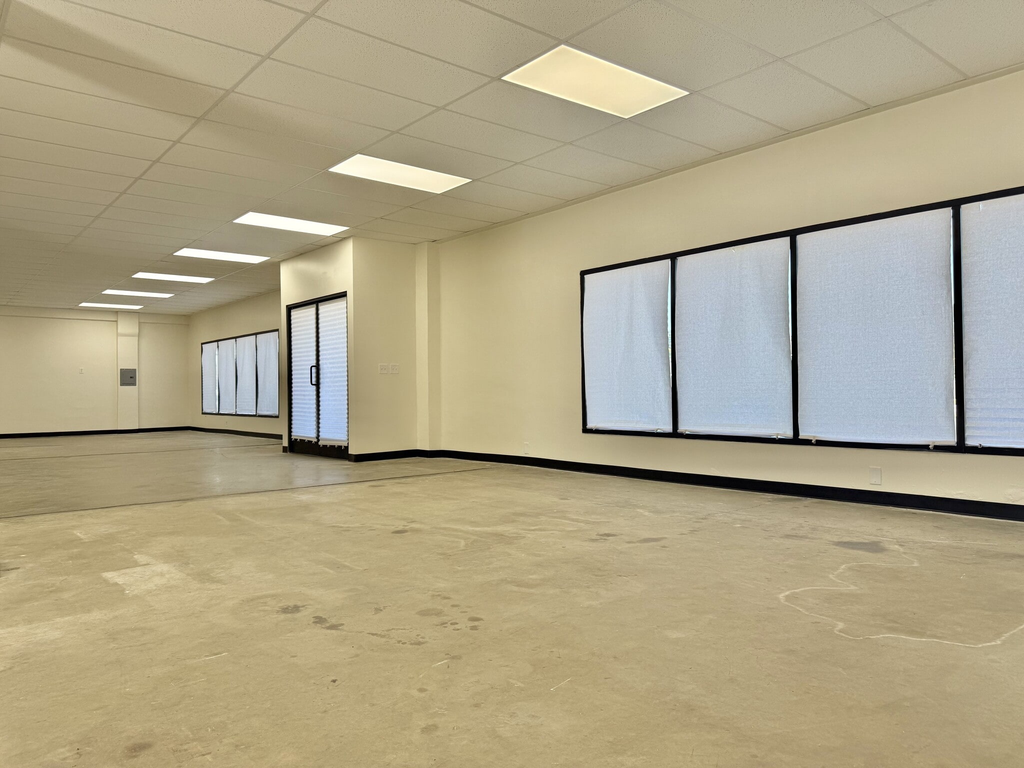 7893 Sierra Ave, Fontana, CA for lease Interior Photo- Image 1 of 5