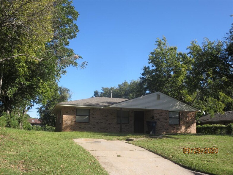 2243 NE 15th St, Oklahoma City, OK for sale - Primary Photo - Image 1 of 1