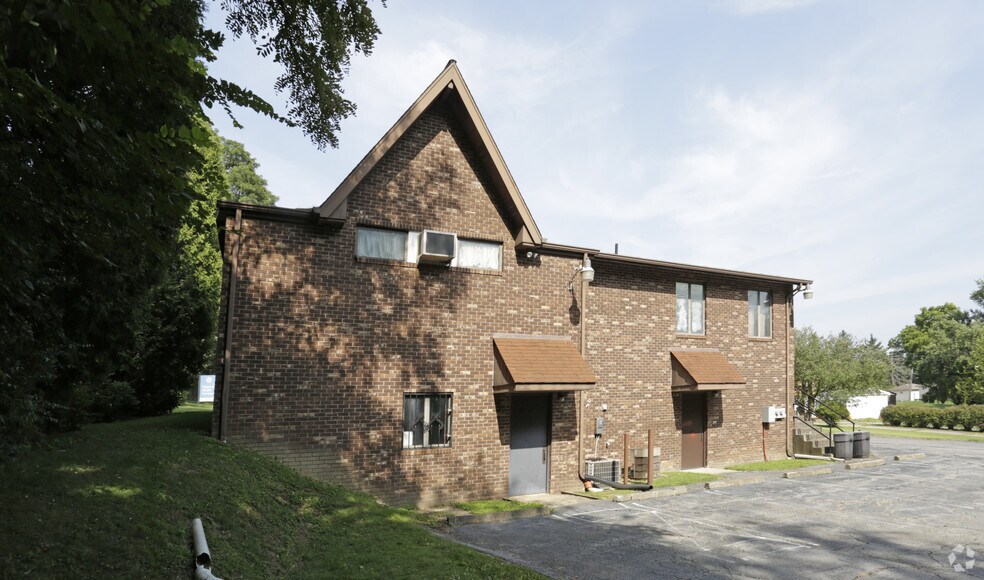 2285 Brodhead Rd, Aliquippa, PA for lease - Primary Photo - Image 1 of 3