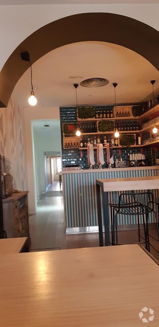 Retail in Madrid, Madrid for lease Interior Photo- Image 1 of 2