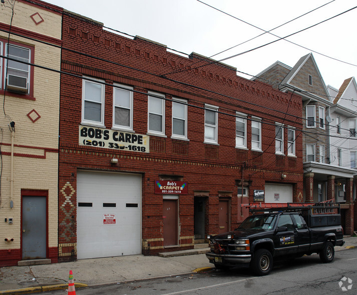 23-25 W 18th St, Bayonne, NJ for lease - Building Photo - Image 2 of 5