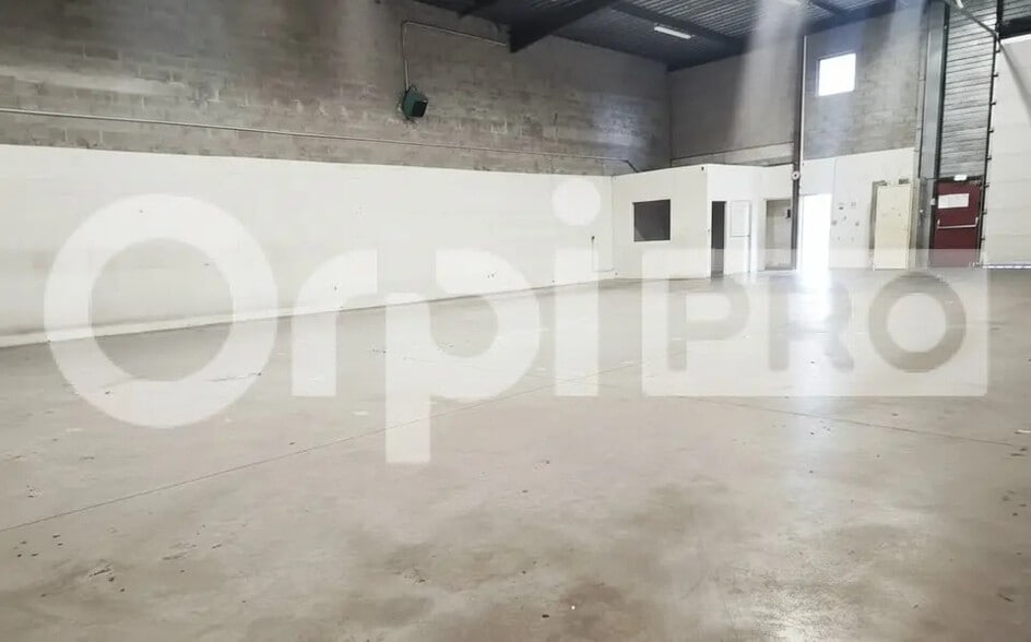 Industrial in Chilly-Mazarin for lease - Interior Photo - Image 3 of 3