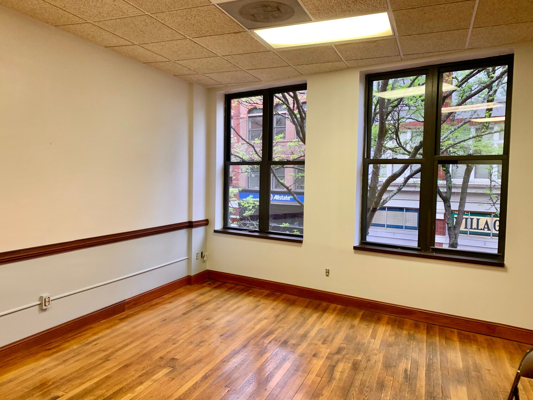 232 Capitol St, Charleston, WV for lease Interior Photo- Image 1 of 11