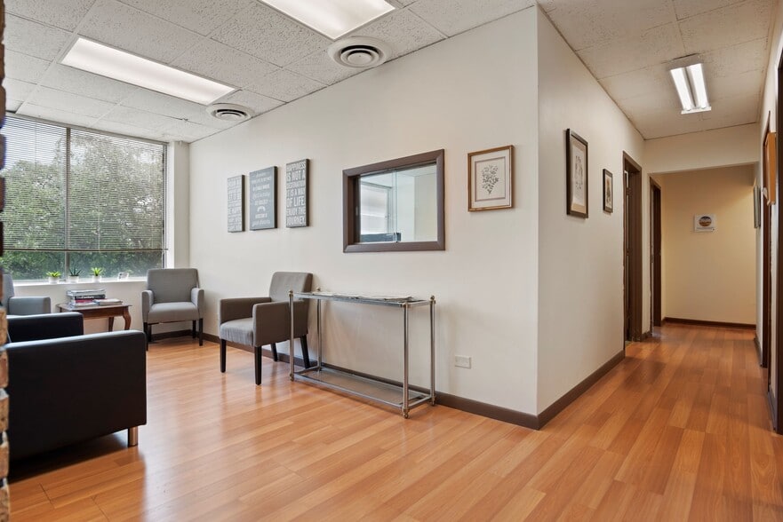 10540 S Western Ave, Chicago, IL for lease - Interior Photo - Image 2 of 9