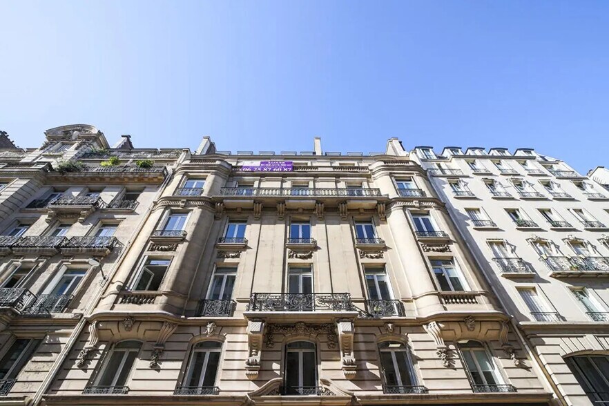 Office in Paris for lease - Building Photo - Image 1 of 15