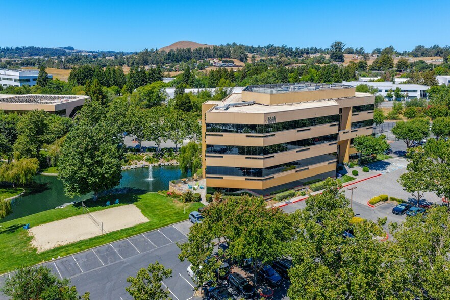 5341 Old Redwood Hwy, Petaluma, CA for lease - Building Photo - Image 2 of 18