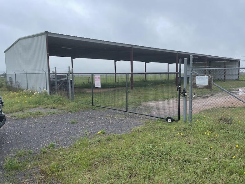 105 Beck rd, Victoria, TX for sale - Primary Photo - Image 1 of 6