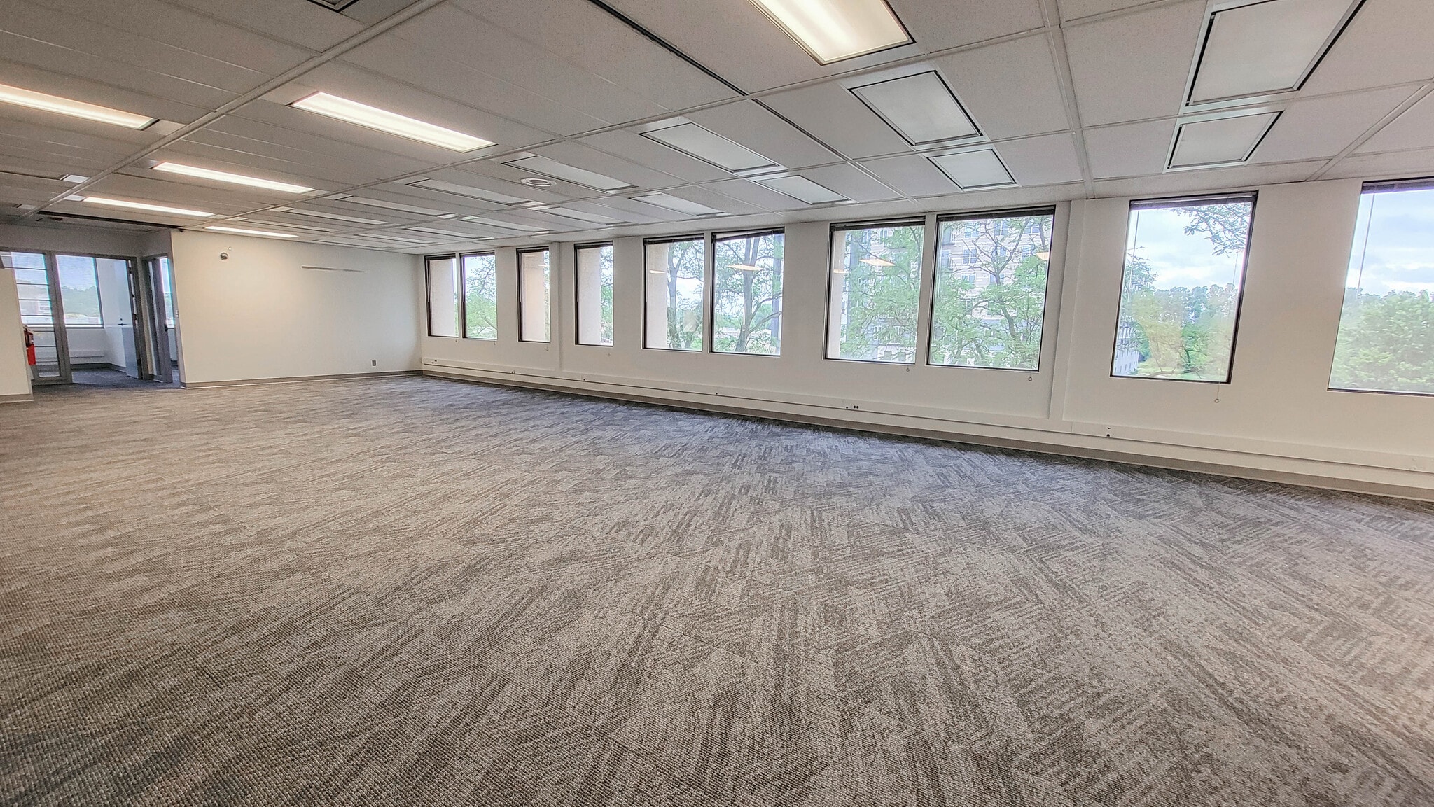 10000 Highway 55, Plymouth, MN for lease Interior Photo- Image 1 of 10