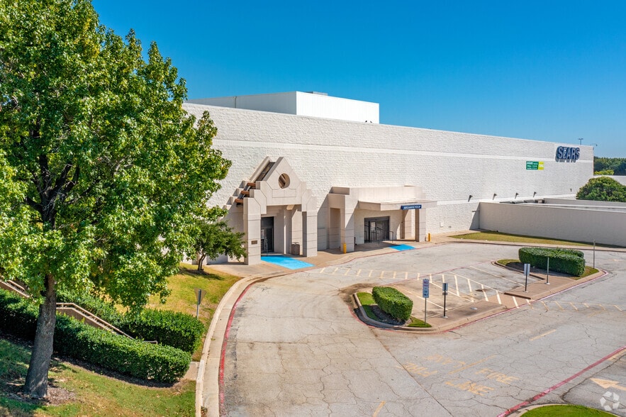 3871 S Cooper St, Arlington, TX 76015