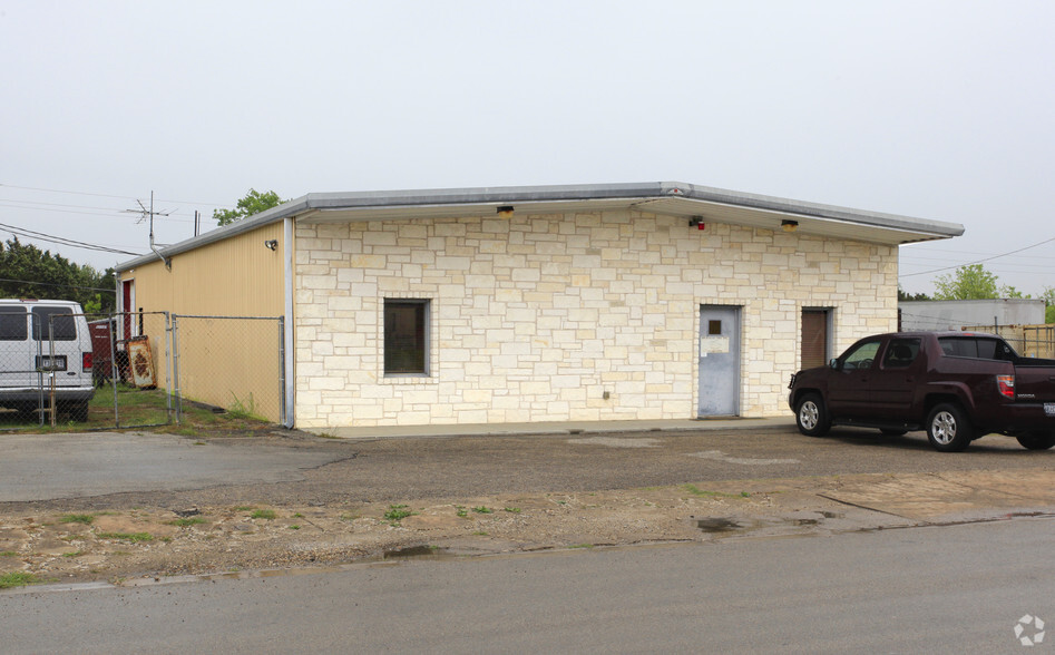 3416-3418 Andtree Blvd, Austin, TX for lease - Primary Photo - Image 1 of 4