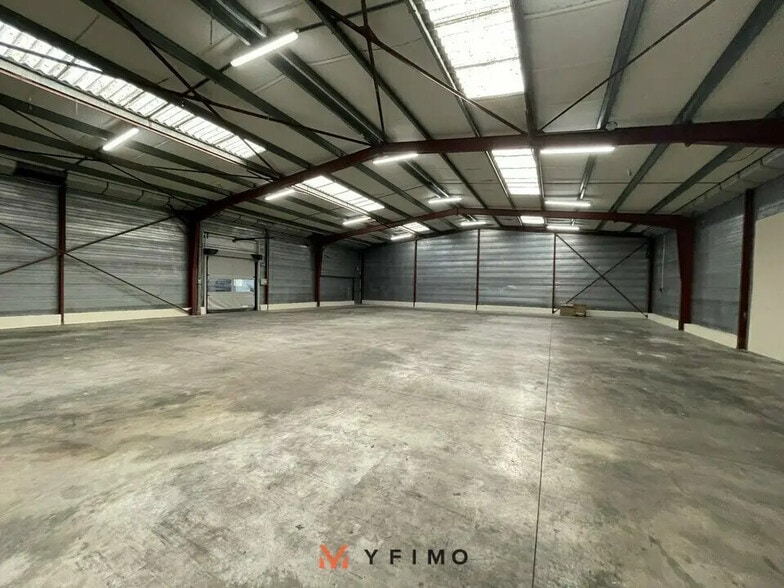 Industrial in Épône for lease - Interior Photo - Image 3 of 7