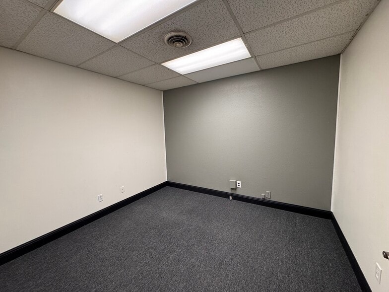 823 W Sunrise Cir, Hobbs, NM for lease - Building Photo - Image 2 of 8