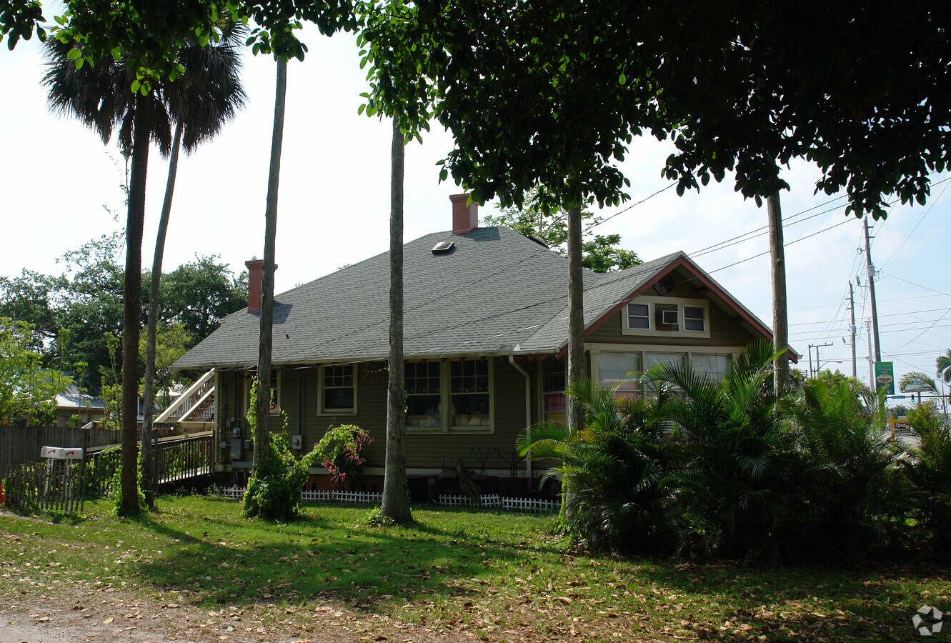 1793 Fowler St, Fort Myers, FL 33901