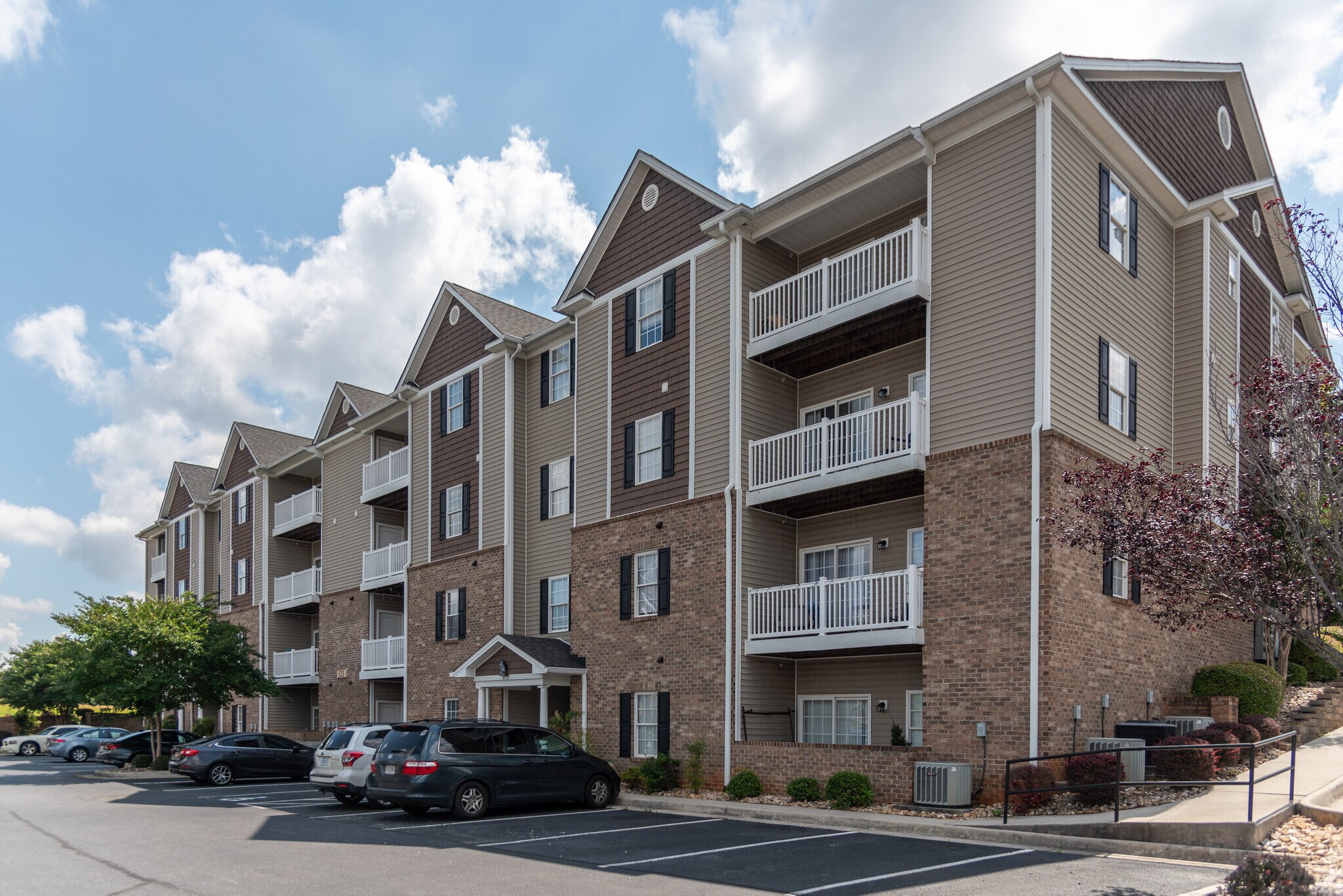 121 Colonnade St, Lynchburg, VA for sale Primary Photo- Image 1 of 1