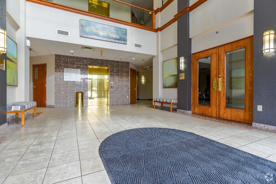 7501 Paragon Rd, Dayton, OH for sale - Lobby - Image 2 of 9